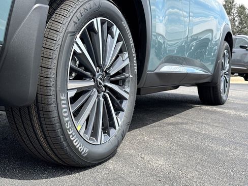 New 2026 Nissan Pathfinder Platinum AWD/4WD image 16