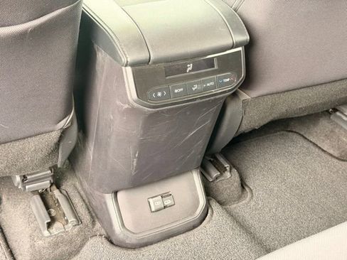 Used 2023 Toyota Highlander LE AWD/4WD image 15