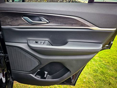 New 2025 Jeep Grand Cherokee Limited image 45