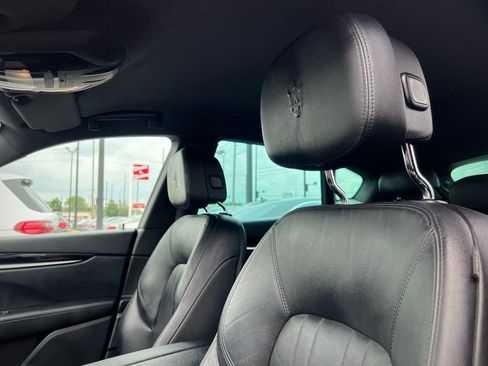 Used 2017 Maserati Levante image 39