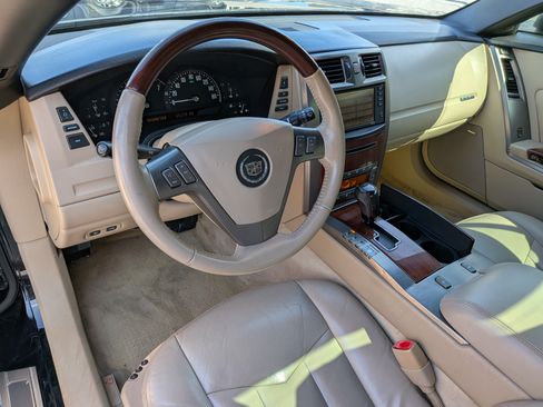 Used 2007 Cadillac XLR RWD image 13