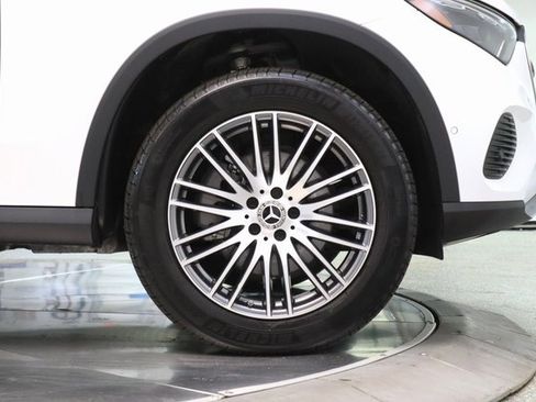 Used 2024 Mercedes-Benz GLC 300 4MATIC w/ Driver Assistance Package image 15