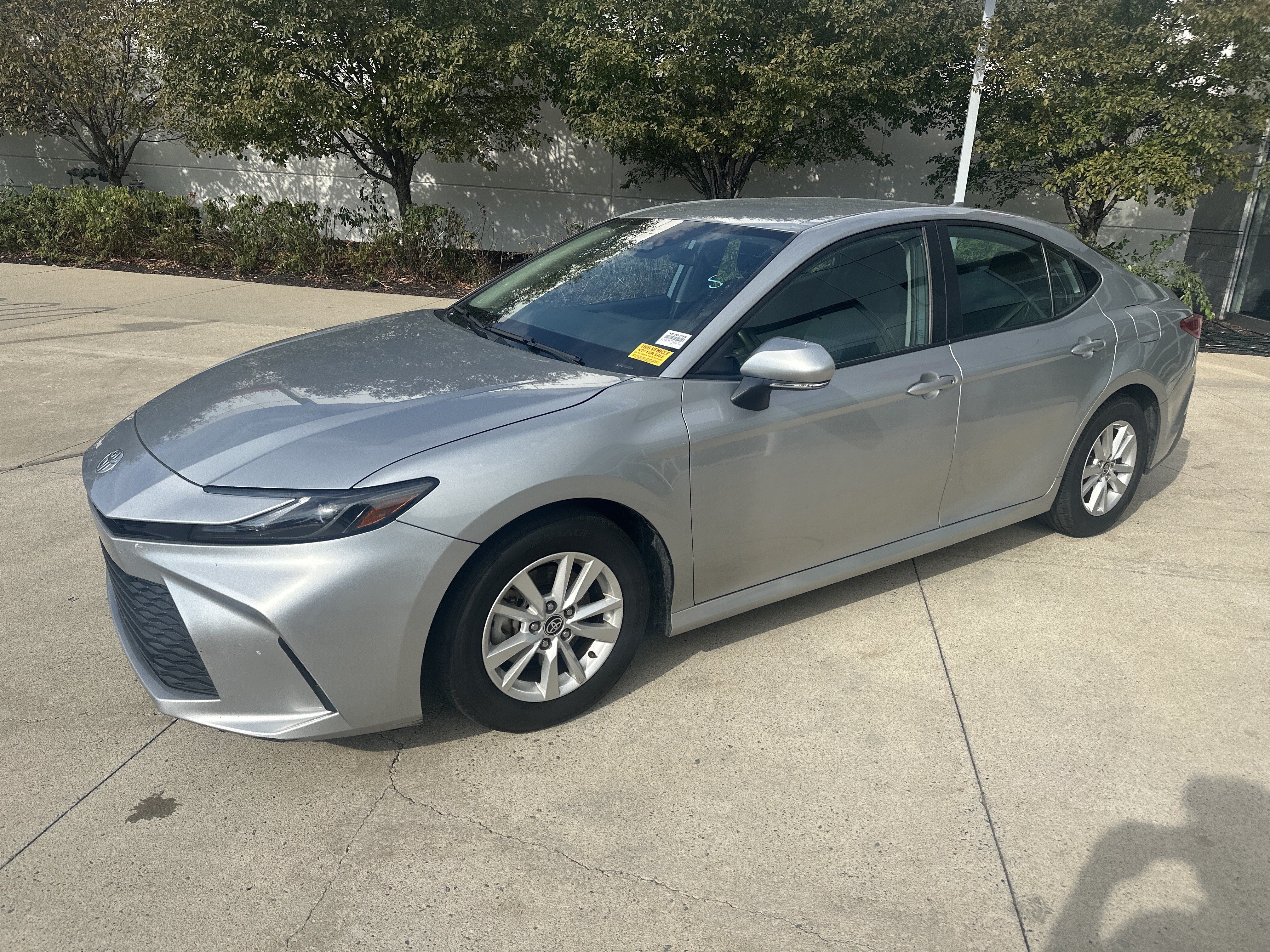 Used 2025 Toyota Camry LE FWD image 5