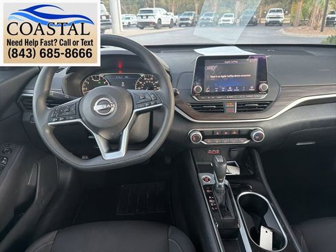 Certified 2024 Nissan Altima 2.5 SV FWD image 3