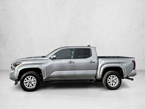 Certified 2025 Toyota Tacoma SR5 AWD/4WD image 4