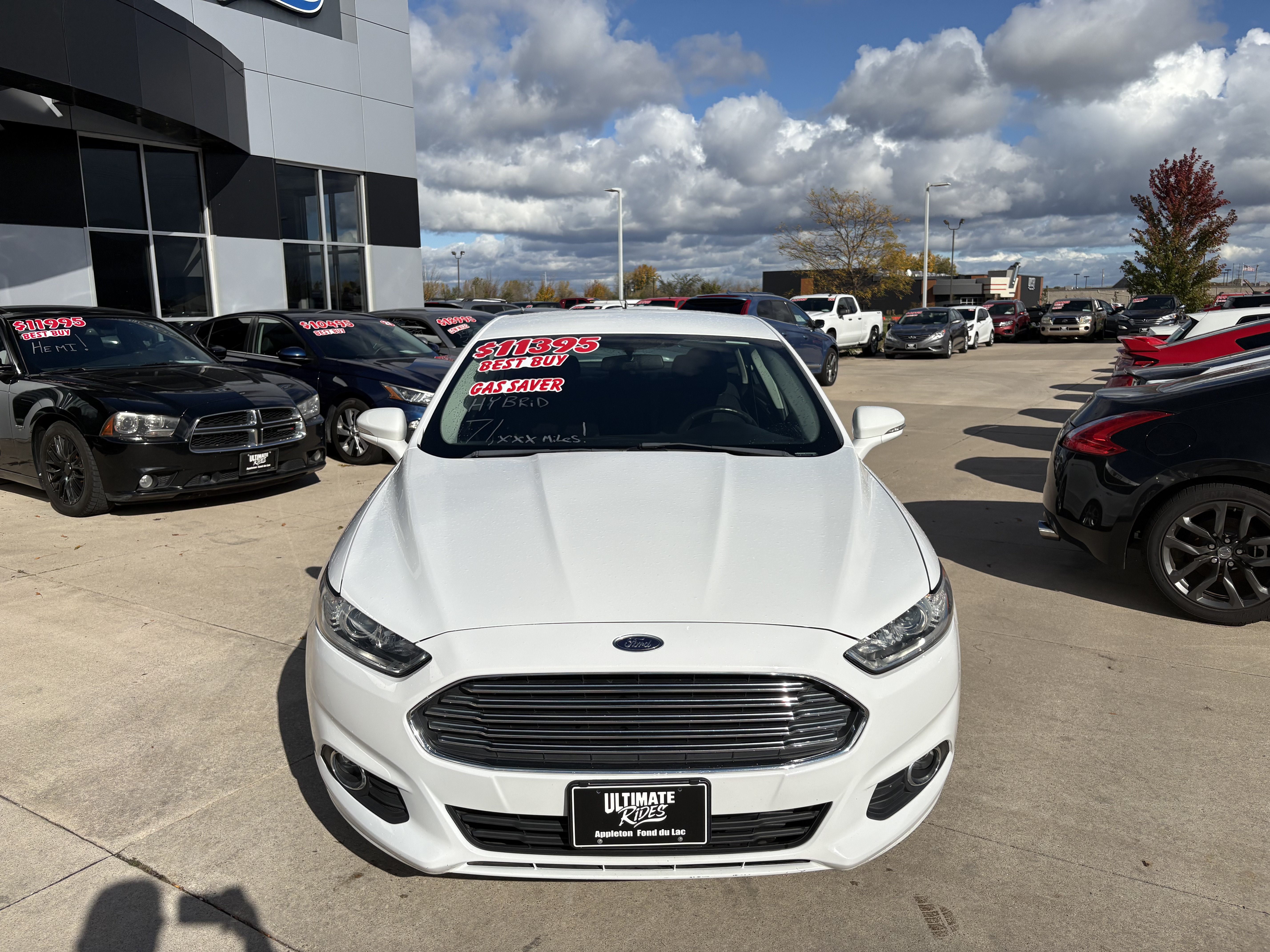 Used 2016 Ford Fusion SE w/ SE Cold Weather Package FWD image 2