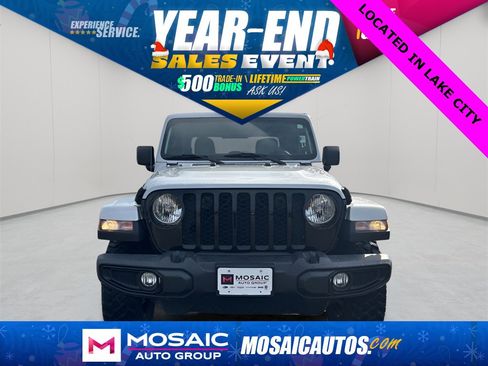 Used 2022 Jeep Gladiator Willys image 8