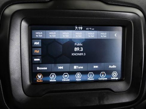 Used 2019 Jeep Renegade Latitude w/ Popular Equipment Group image 25