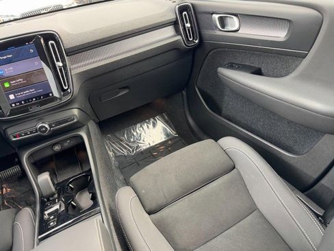 Certified 2025 Volvo XC40 B5 Plus image 16