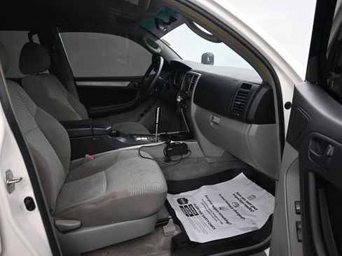 Used 2006 Toyota 4Runner SR5 AWD/4WD image 13