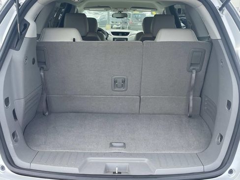 Used 2017 Chevrolet Traverse LT FWD image 11
