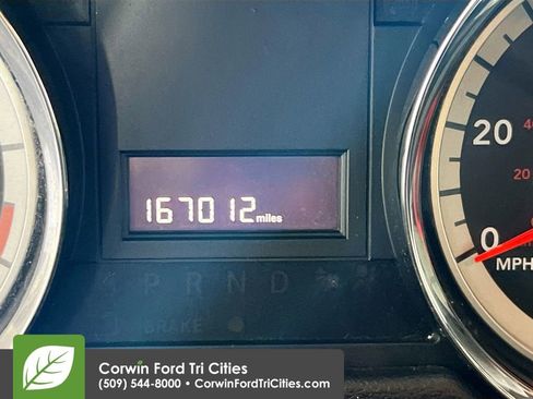 Used 2017 Dodge Grand Caravan SXT FWD image 2