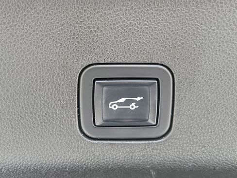 Used 2023 Chevrolet Suburban LT w/ Luxury Package RWD image 14