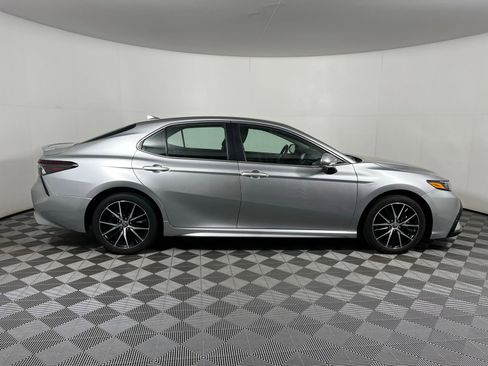 Used 2024 Toyota Camry SE FWD image 4