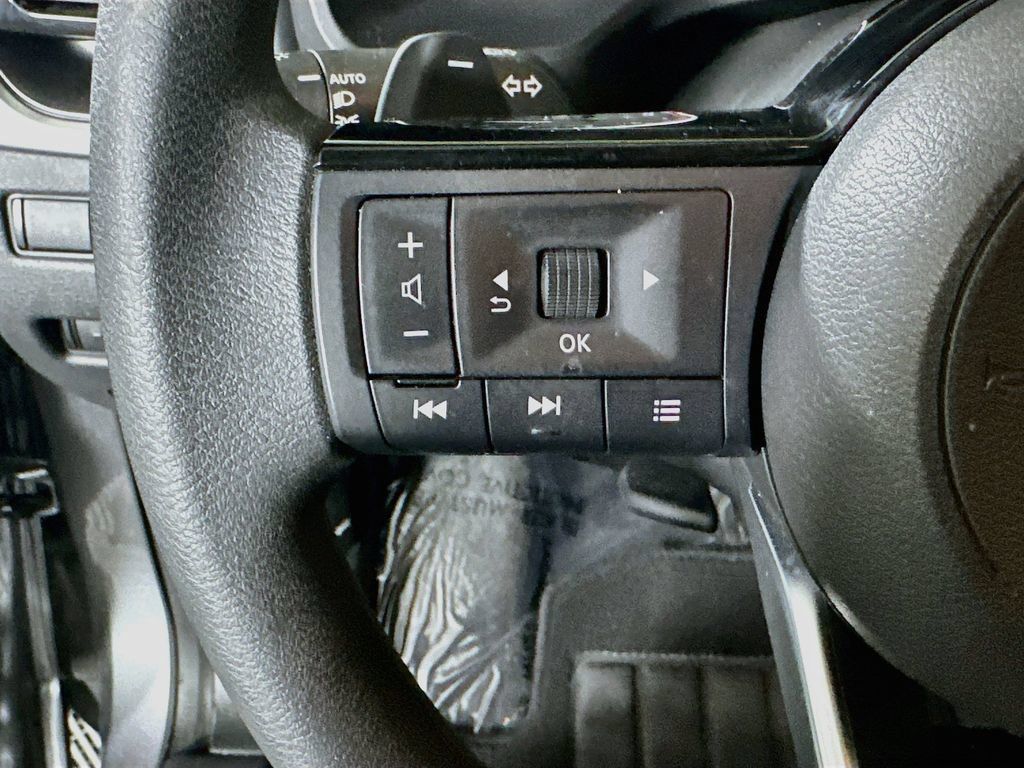 Used 2023 Nissan Rogue SV FWD image 16