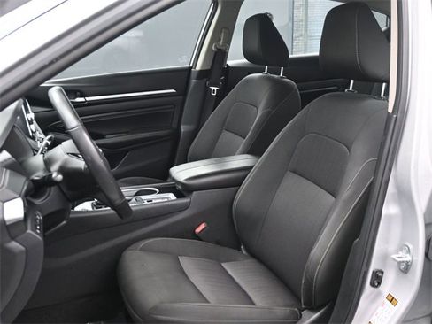 Used 2022 Nissan Altima 2.5 SV w/ SV Premium Package image 8