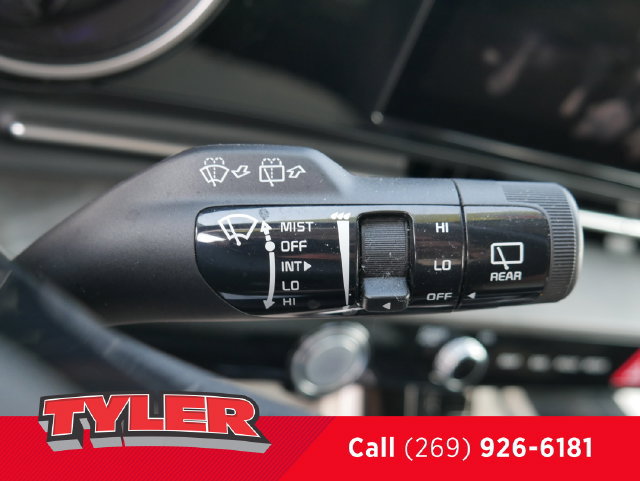 Used 2024 Kia Carnival EX FWD image 25