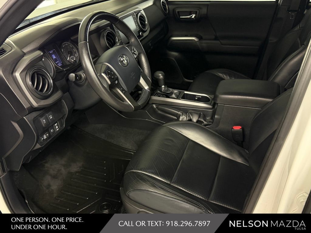 Used 2020 Toyota Tacoma TRD Off-Road w/ TRD Premium Off Road Package AWD/4WD image 19