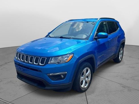 Used 2019 Jeep Compass Latitude w/ Popular Equipment Group AWD/4WD image 2