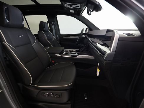 Used 2025 Cadillac Escalade Sport w/ Touring Package image 12