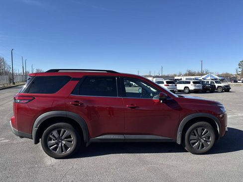 Used 2024 Nissan Pathfinder SV w/ SV Premium Package image 7