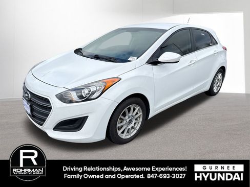 Used 2017 Hyundai Elantra GT image 1