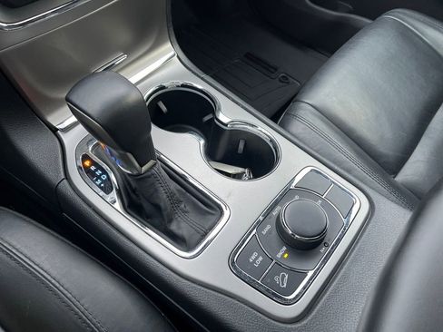 Used 2018 Jeep Grand Cherokee Limited image 25