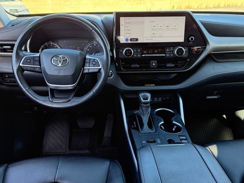 Certified 2023 Toyota Highlander XLE image 31