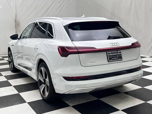 Used 2019 Audi e-tron Prestige w/ Prestige Package AWD/4WD image 5