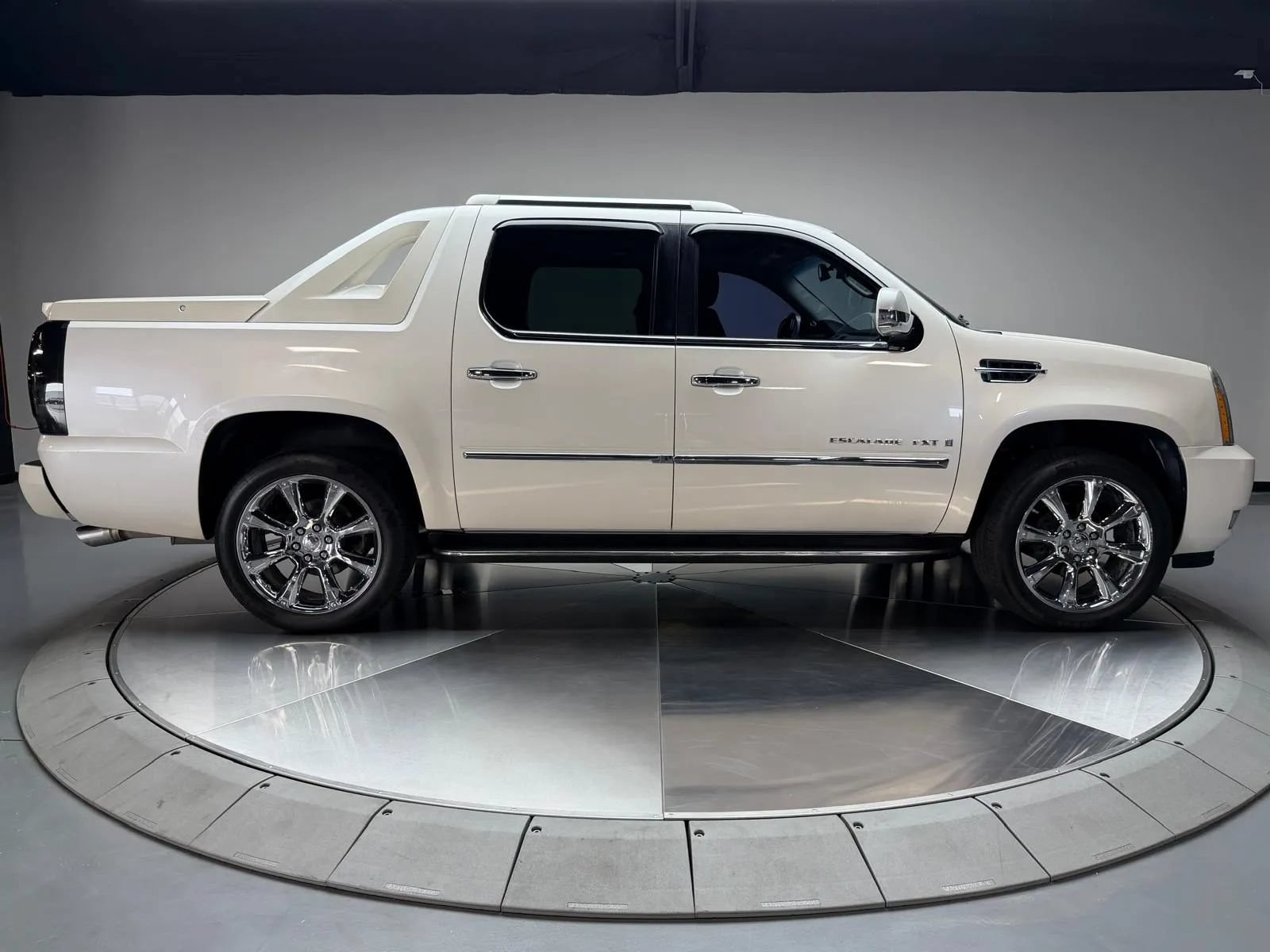 Used 2008 Cadillac Escalade EXT AWD/4WD image 6