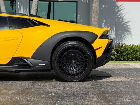 Used 2023 Lamborghini Huracan Sterrato AWD/4WD image 16