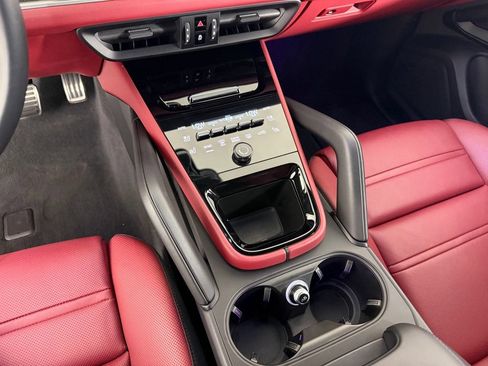 Certified 2025 Porsche Cayenne S AWD/4WD image 24