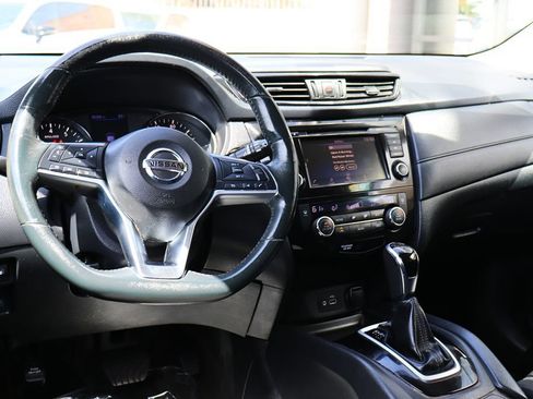 Used 2018 Nissan Rogue SV AWD/4WD image 31