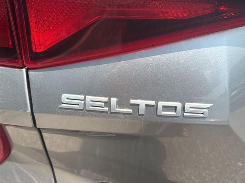 Used 2023 Kia Seltos LX AWD/4WD image 5