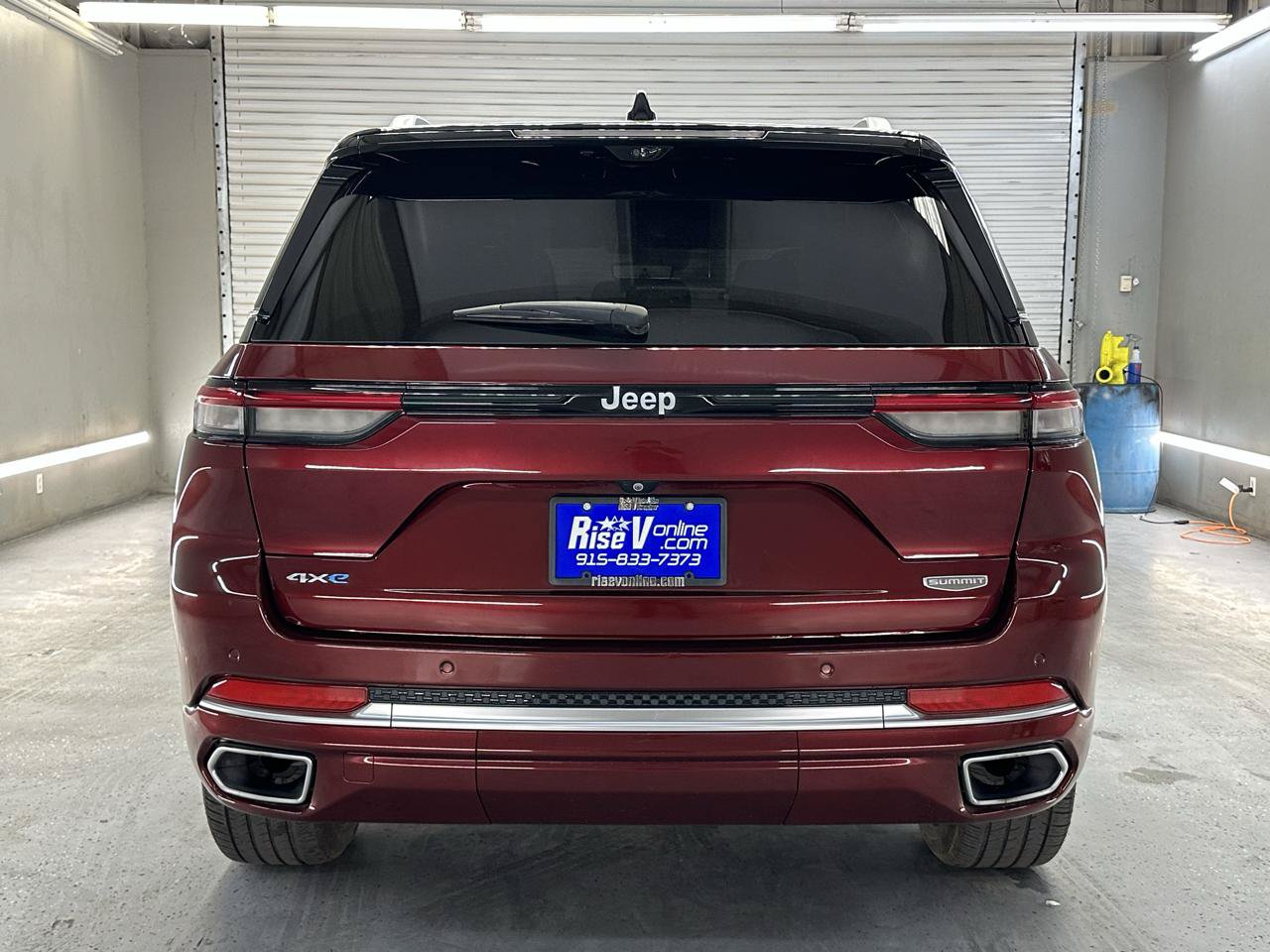Used 2023 Jeep Grand Cherokee Summit AWD/4WD image 8