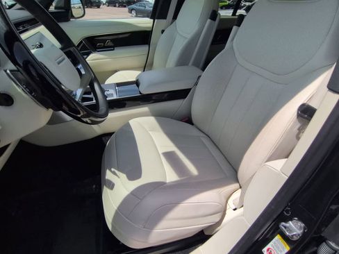 Used 2025 Land Rover Range Rover SE AWD/4WD image 16