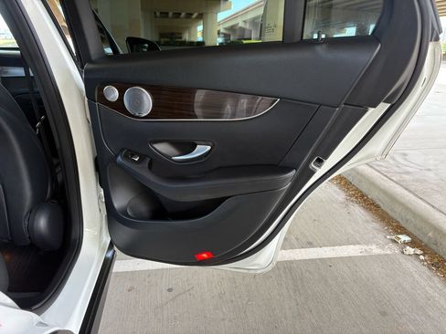 Used 2020 Mercedes-Benz GLC 300 image 29