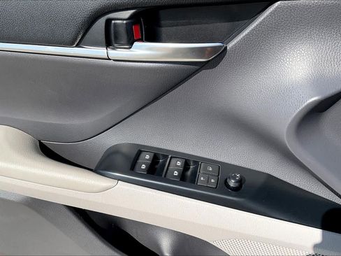 Used 2020 Toyota Camry SE image 33