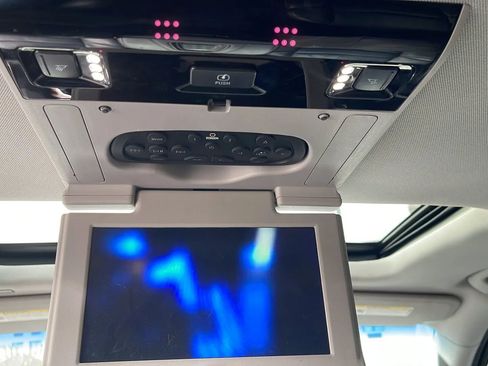 Used 2017 Cadillac Escalade ESV Premium Luxury image 19