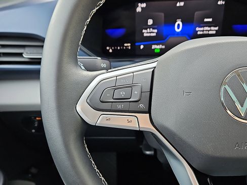 Certified 2023 Volkswagen Taos SE image 17