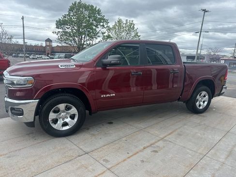 Used 2025 RAM 1500 Big Horn AWD/4WD image 8