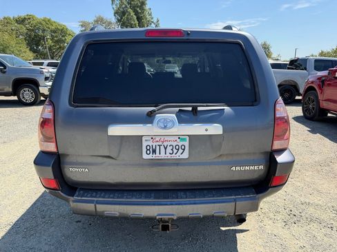 Used 2005 Toyota 4Runner SR5 AWD/4WD image 5
