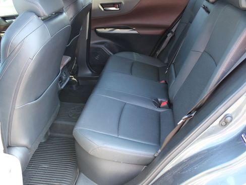 Used 2021 Toyota Venza XLE w/ Softex Package image 12