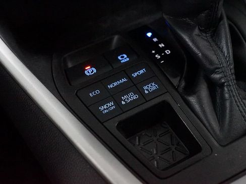 Used 2022 Toyota RAV4 XLE AWD/4WD image 21