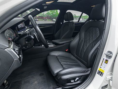 Used 2021 BMW 530i xDrive w/ M Sport Package image 13