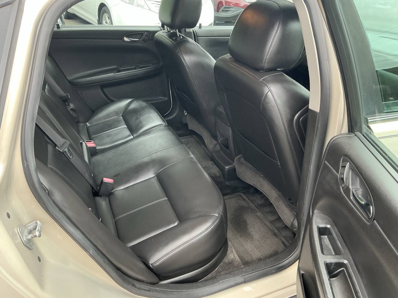 Used 2012 Chevrolet Impala LTZ FWD image 23