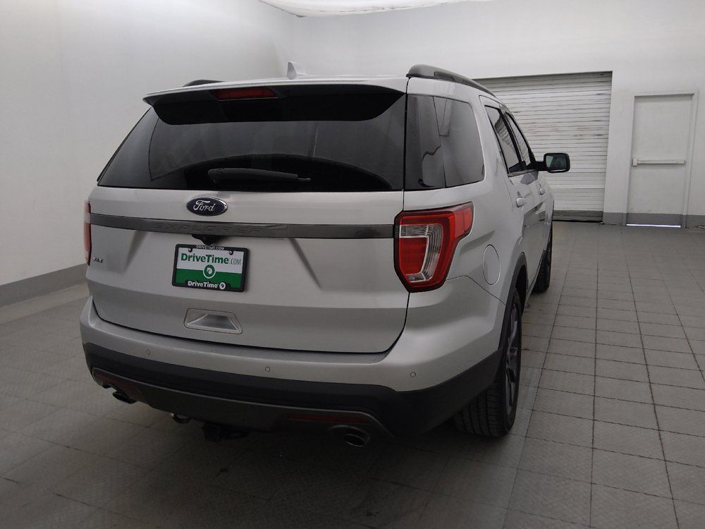 Used 2017 Ford Explorer XLT w/ Equipment Group 202A FWD image 9