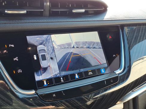 Used 2023 Cadillac XT6 Premium Luxury w/ Technology Package image 6