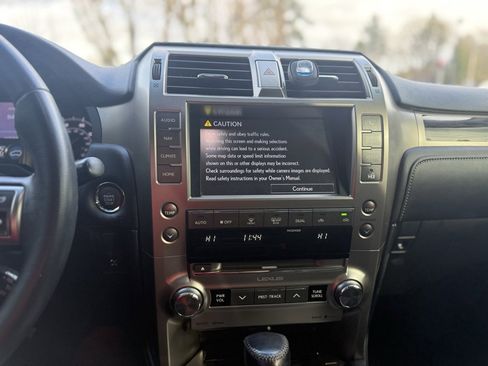 Used 2018 Lexus GX 460 image 30