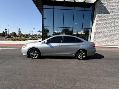 Used 2015 Toyota Camry SE FWD image 12